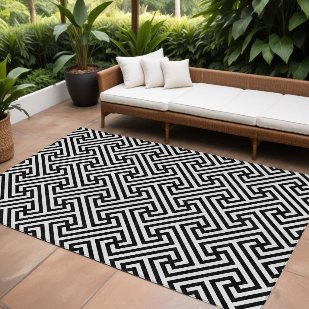 9' X 12' Black And Ivory Geometric Washable Indoor Outdoor Area Rug-0
